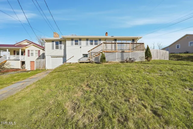 $249,900 | 200 Independence Avenue, Mount Carmel, TN 37645