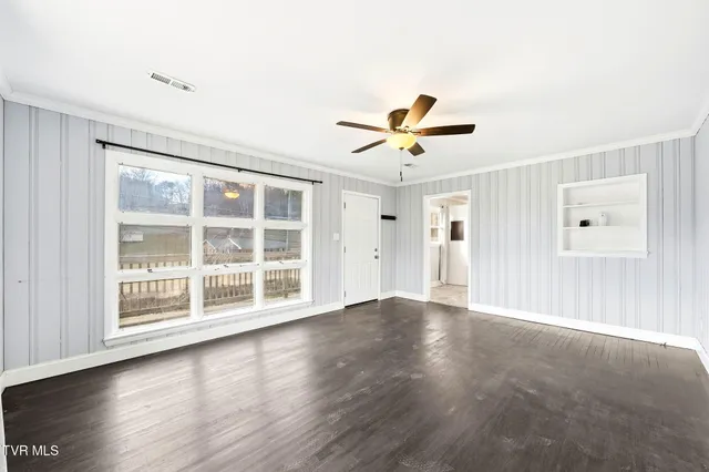 $234,999 | 200 Independence Avenue, Mount Carmel, TN 37645