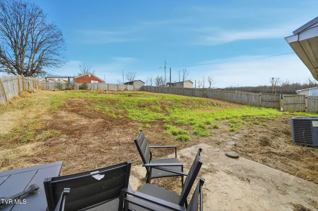 $249,900 | 200 Independence Avenue, Mount Carmel, TN 37645