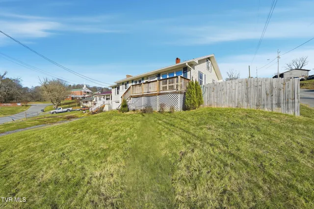 $249,900 | 200 Independence Avenue, Mount Carmel, TN 37645