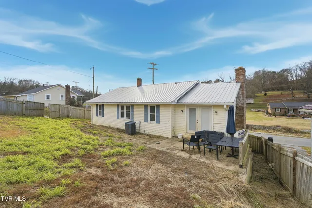 $234,999 | 200 Independence Avenue, Mount Carmel, TN 37645