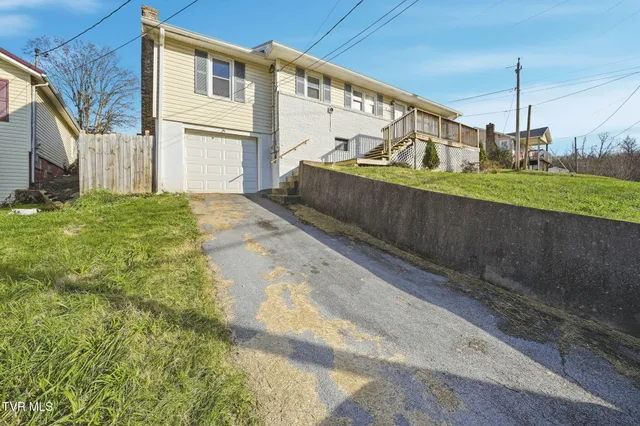 $234,999 | 200 Independence Avenue, Mount Carmel, TN 37645