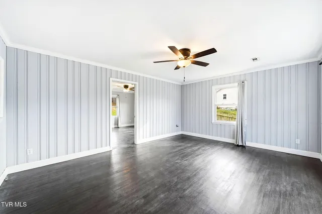 $249,900 | 200 Independence Avenue, Mount Carmel, TN 37645