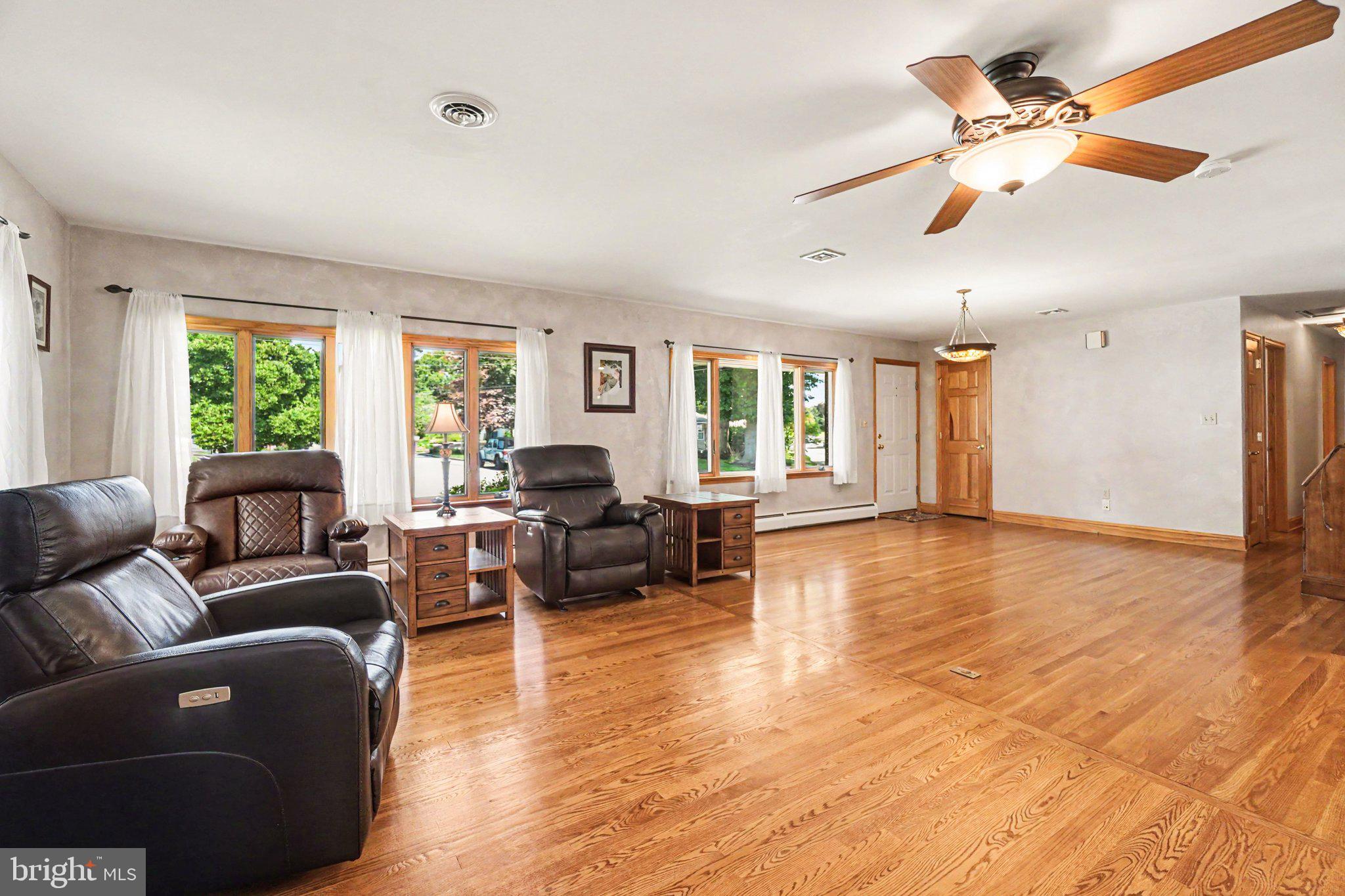 302 Robin Road Hershey, PA 17033 - Photo 4 of 21