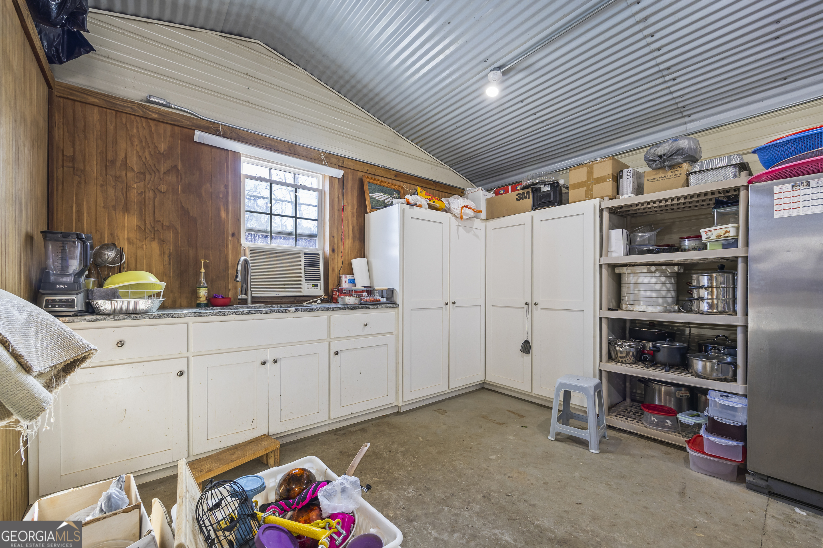 747 Washington Road Lexington, GA 30648 - Photo 101 of 118 a very nice looking room with a large window