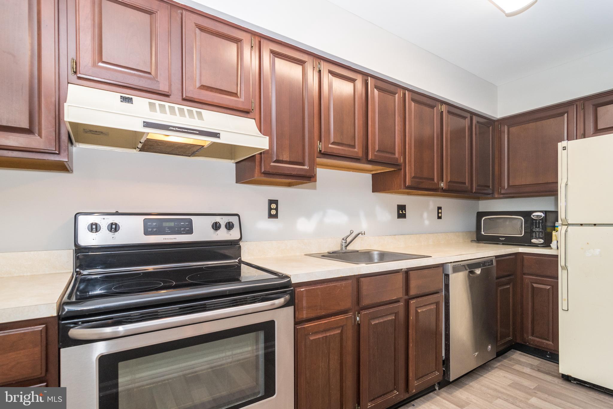 67 Charing Cross Road, Unit 34 Doylestown, PA 18901 - Photo 10 of 31 Eat-In Kitchen