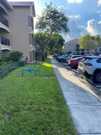 $327,000 | 11630 Southwest 2nd Street, Unit 17101, Pembroke Pines, FL 33025