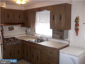 134 Ridgefield Road Philadelphia, PA 19154 - Photo 6 of 8 Kitchen