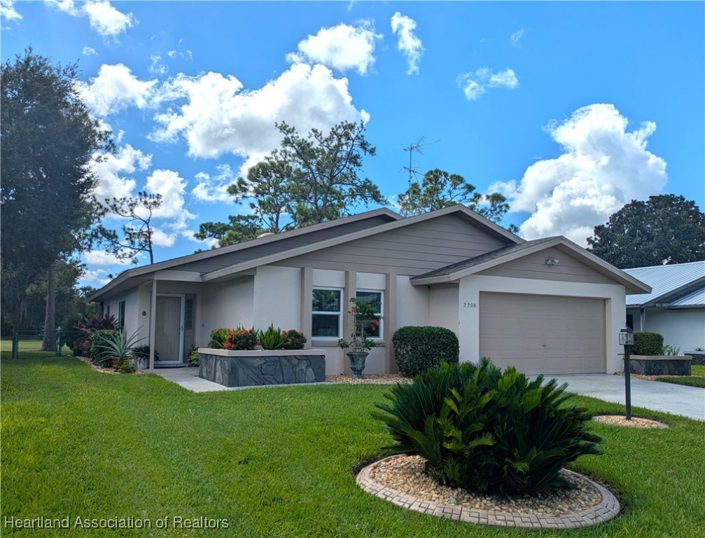 2708 Par Road Sebring, FL 33872 - Photo 1 of 33 a view of a house with backyard sitting area and garden