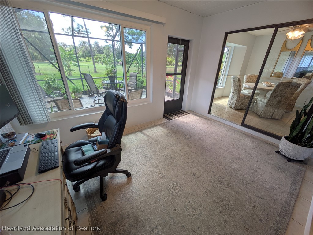 2708 Par Road Sebring, FL 33872 - Photo 11 of 33 a view of a livingroom with furniture and a window