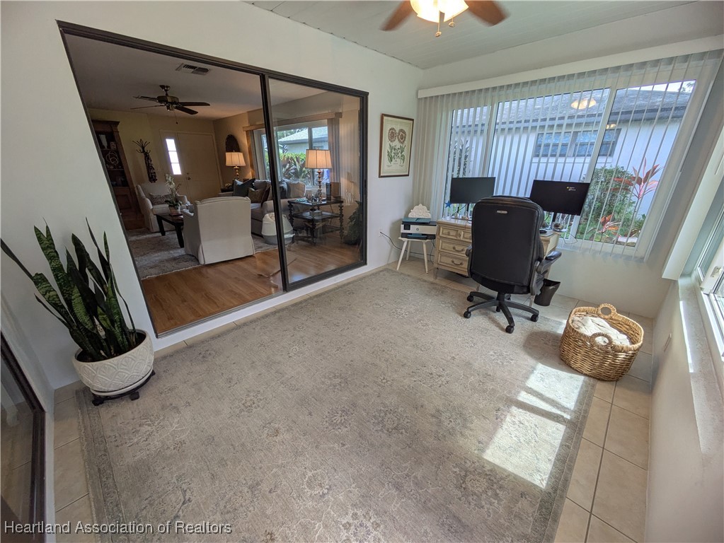 2708 Par Road Sebring, FL 33872 - Photo 12 of 33 a view of a livingroom with furniture and windows