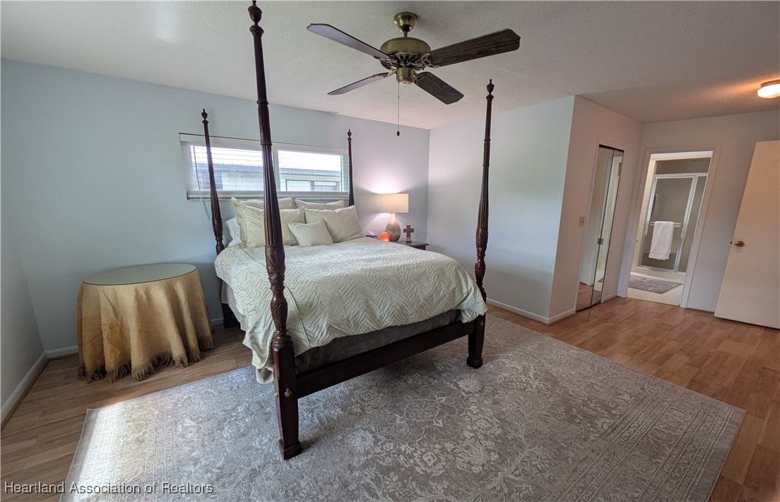 2708 Par Road Sebring, FL 33872 - Photo 15 of 33 a bedroom with a bed and a chandelier