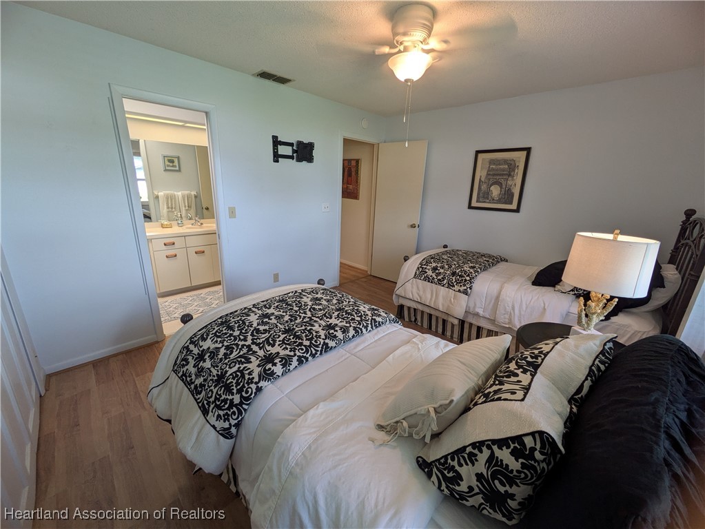 2708 Par Road Sebring, FL 33872 - Photo 20 of 33 a bedroom with two beds and a window
