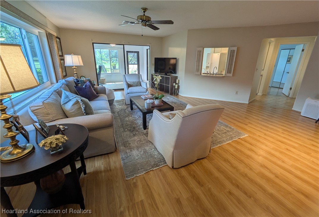 2708 Par Road Sebring, FL 33872 - Photo 2 of 33 a living room with furniture and a wooden floor