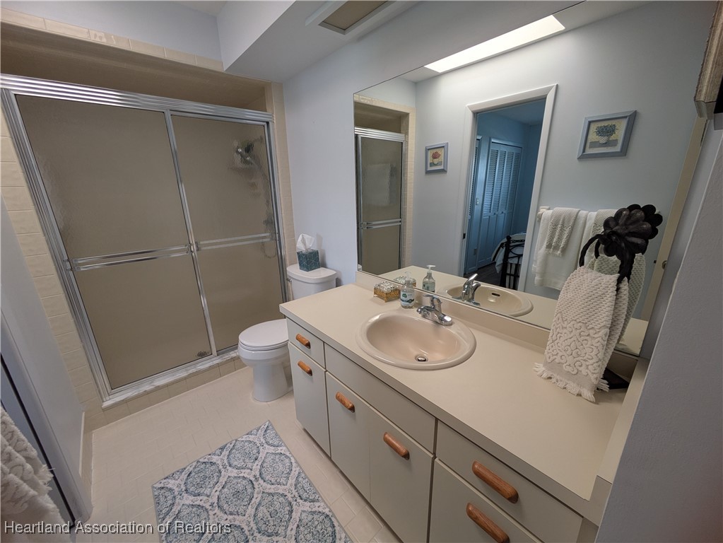 2708 Par Road Sebring, FL 33872 - Photo 21 of 33 a bathroom with a sink toilet and shower