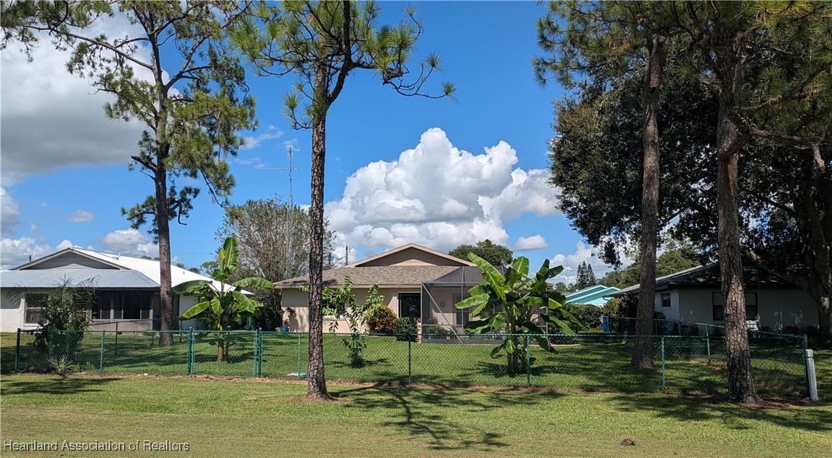 2708 Par Road Sebring, FL 33872 - Photo 29 of 33 a view of a house with a yard