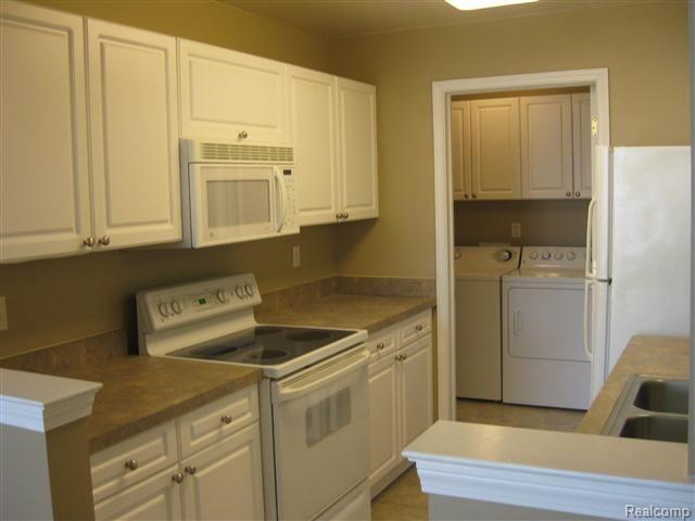 3541 Oakmonte Boulevard, Unit 54 Rochester, MI 48306 - Photo 4 of 27 4.JPG