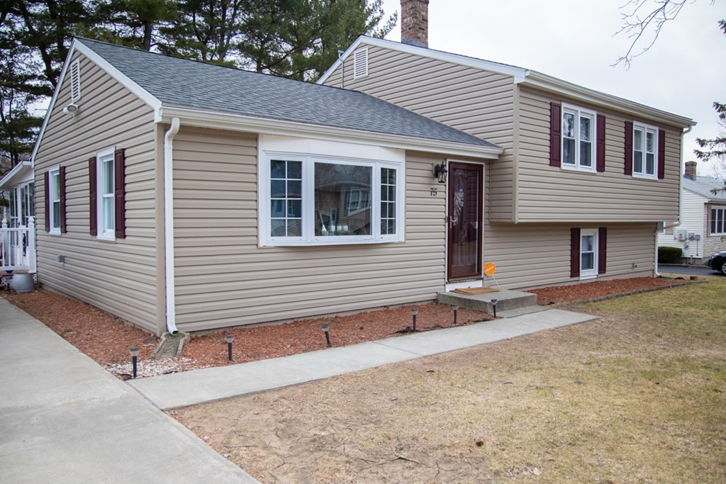 75 Deepfield Road Springfield, MA 01118 - Photo 4 of 31 Gallery Image 4