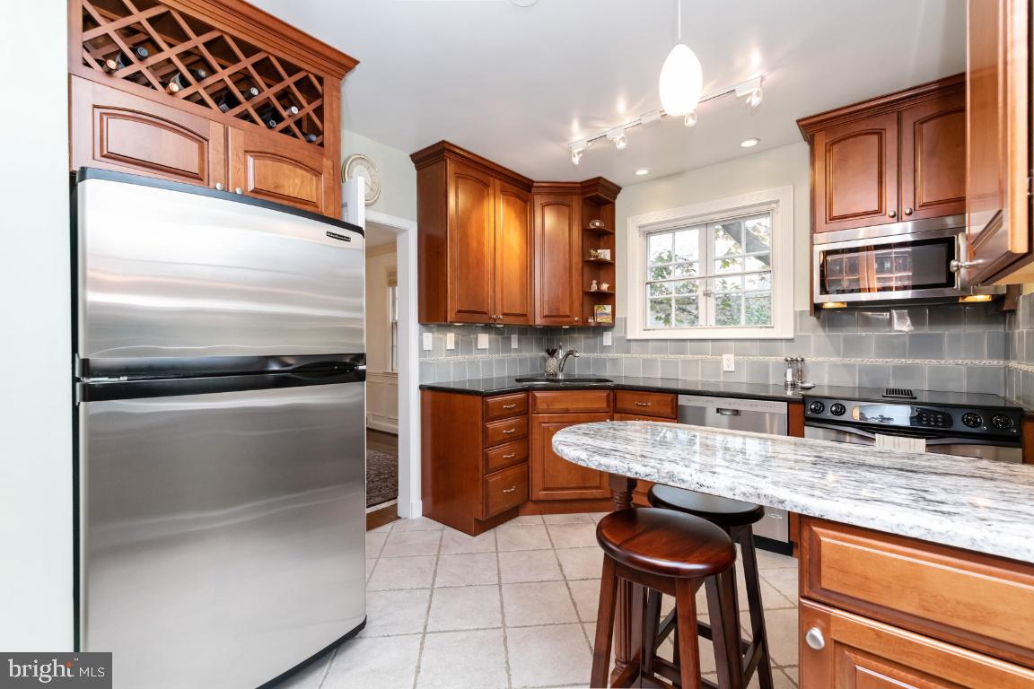 111 St Dunstans Road Baltimore, MD 21212 - Photo 11 of 40
