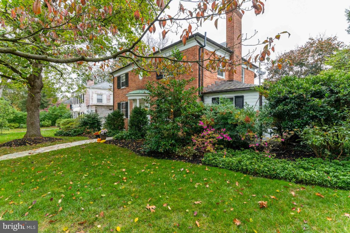 111 St Dunstans Road Baltimore, MD 21212 - Photo 3 of 40