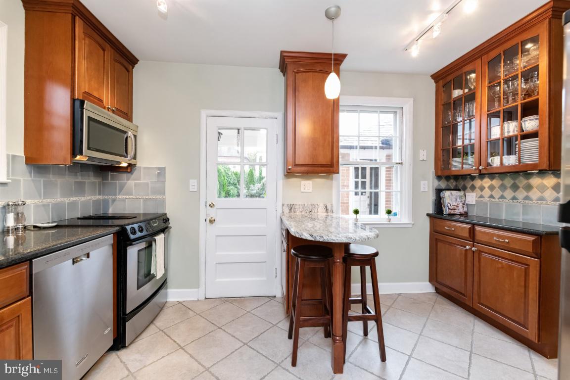 111 St Dunstans Road Baltimore, MD 21212 - Photo 9 of 40