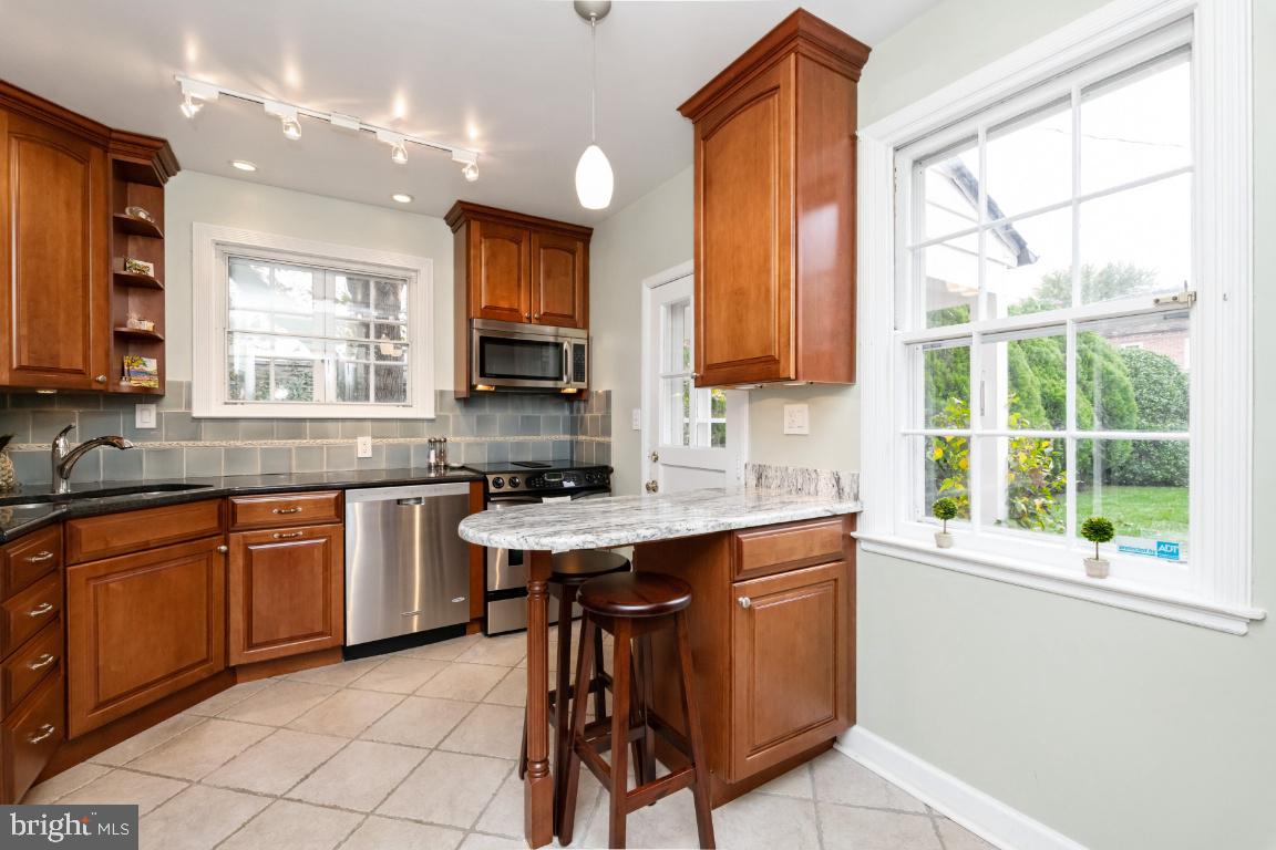 111 St Dunstans Road Baltimore, MD 21212 - Photo 10 of 40