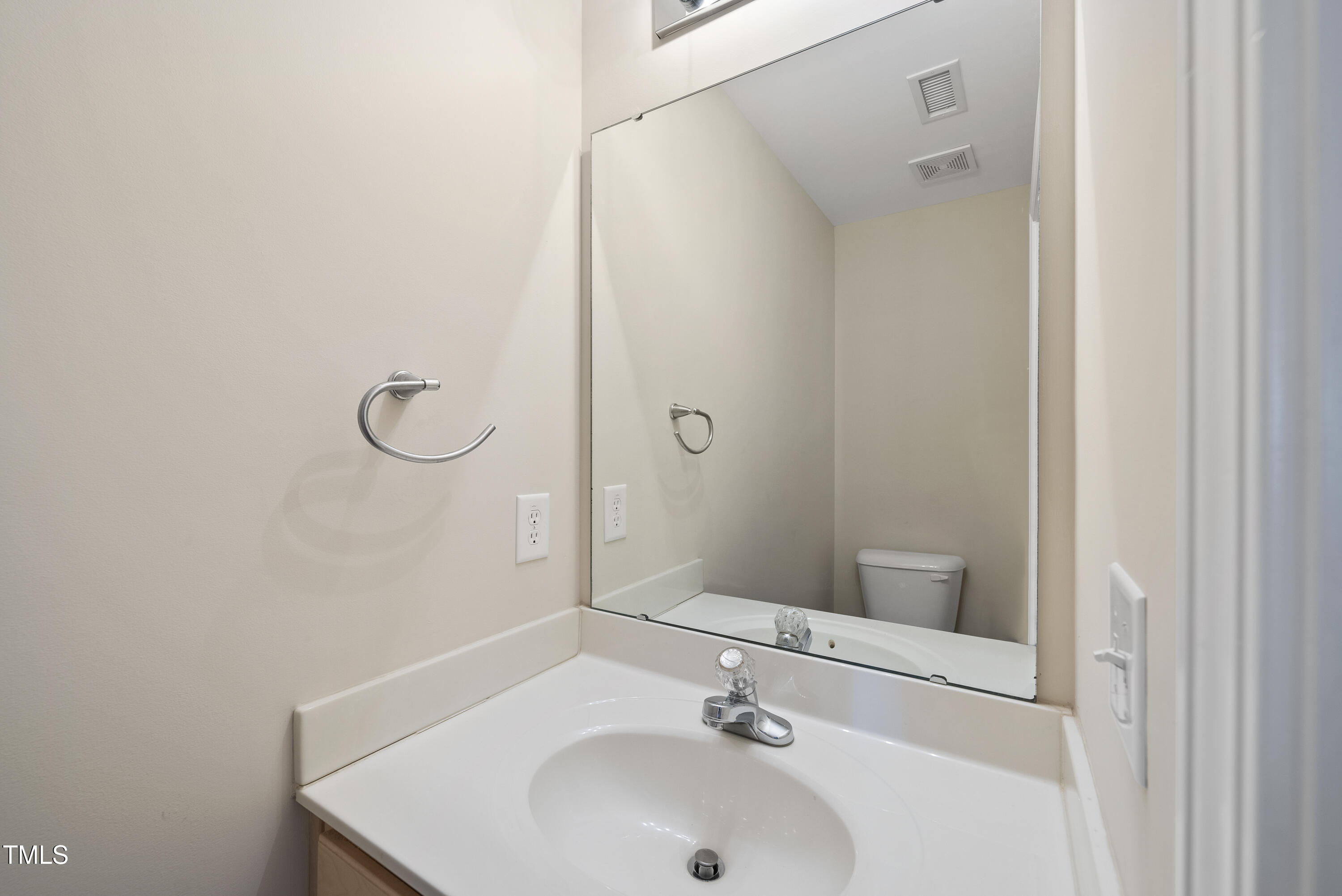10132 Blackwell Drive Raleigh, NC 27617 - Photo 10 of 29 DSC02509