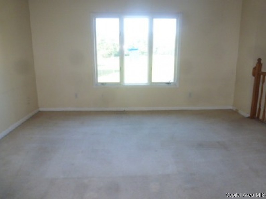 946 South Green Meadow Drive Decatur, IL 62521 - Photo 2 of 14