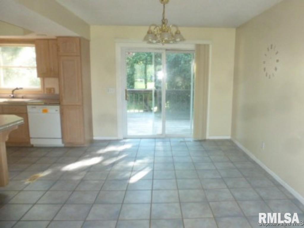 946 South Green Meadow Drive Decatur, IL 62521 - Photo 3 of 14