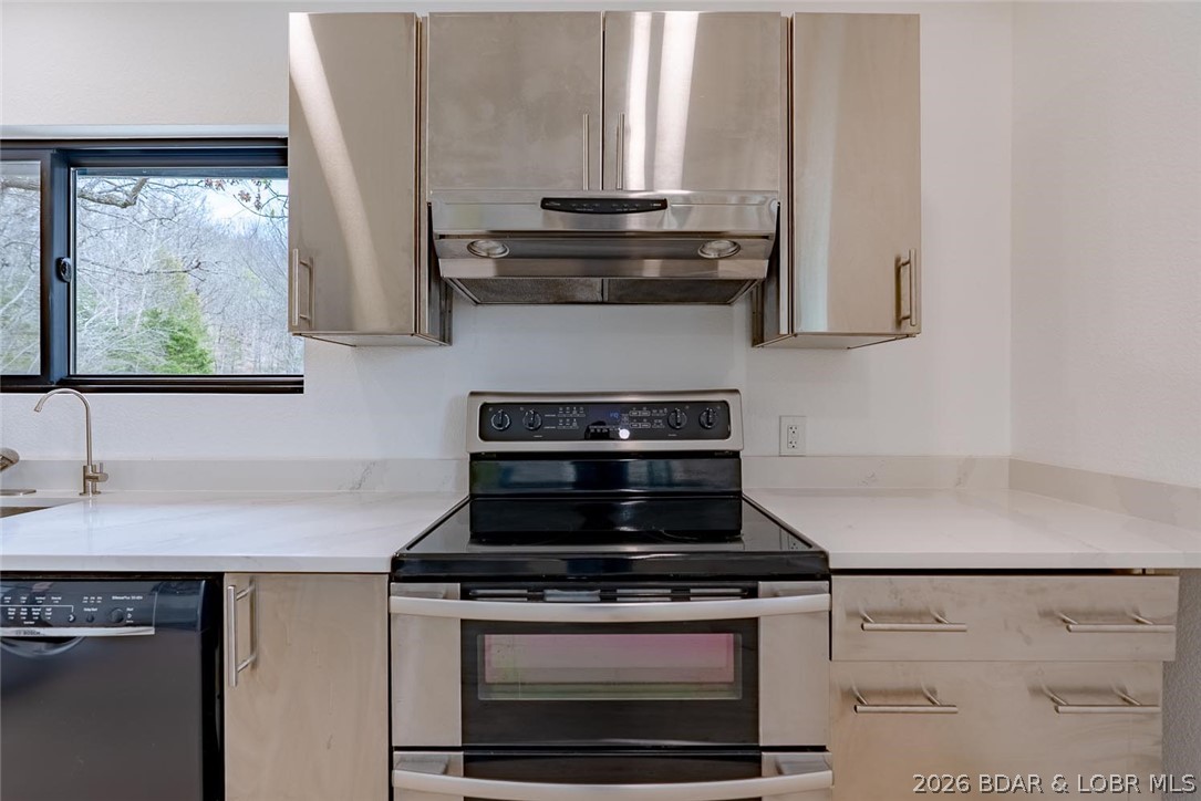 131 Frudeger Road Lake Ozark, MO 65049 - Photo 12 of 78 New appliances, counters and cabinets