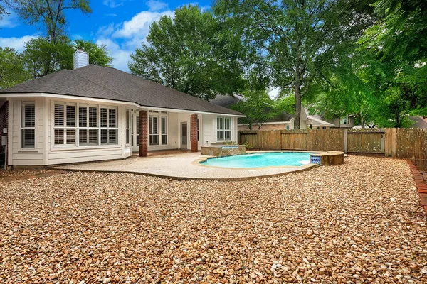 $3,500 | 203 South Brooksedge Circle, The Woodlands, TX 77382