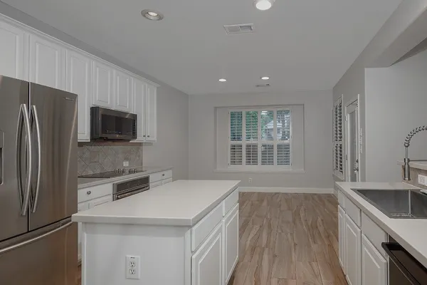 $3,500 | 203 South Brooksedge Circle, The Woodlands, TX 77382