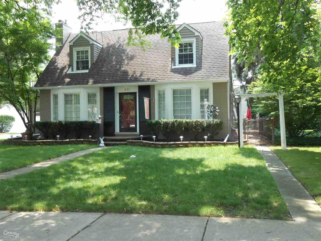 857 Hawthorne Road Grosse Pointe Woods, MI 48236 - Photo 2 of 44
