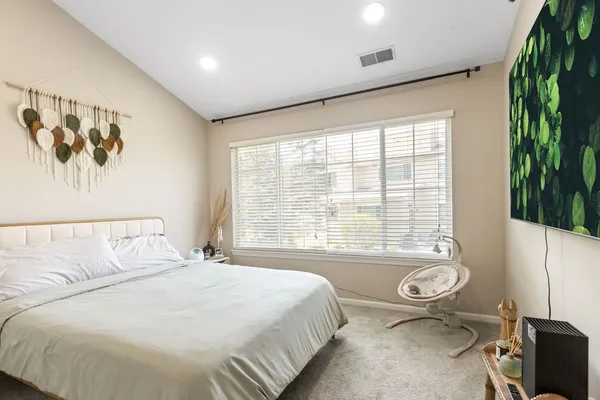 $3,150 | 206 Madison Drive, Unit 206, Streamwood, IL 60107