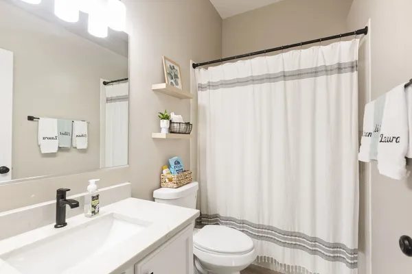 $3,150 | 206 Madison Drive, Unit 206, Streamwood, IL 60107