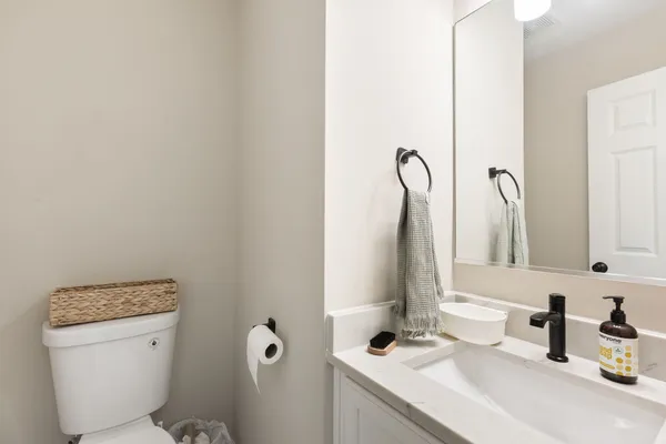 $3,150 | 206 Madison Drive, Unit 206, Streamwood, IL 60107