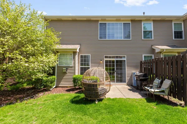 $3,150 | 206 Madison Drive, Unit 206, Streamwood, IL 60107
