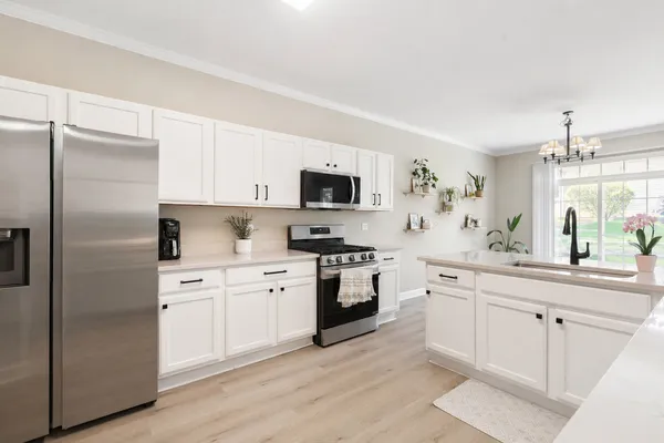 $3,150 | 206 Madison Drive, Unit 206, Streamwood, IL 60107