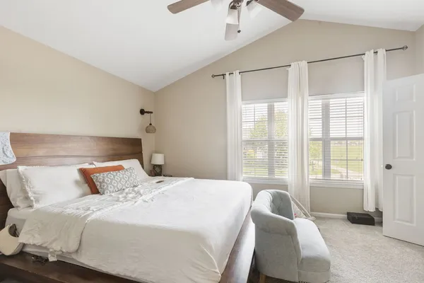 $3,150 | 206 Madison Drive, Unit 206, Streamwood, IL 60107