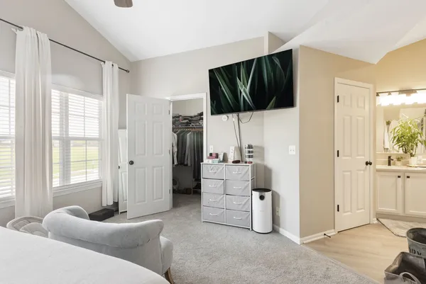 $3,150 | 206 Madison Drive, Unit 206, Streamwood, IL 60107