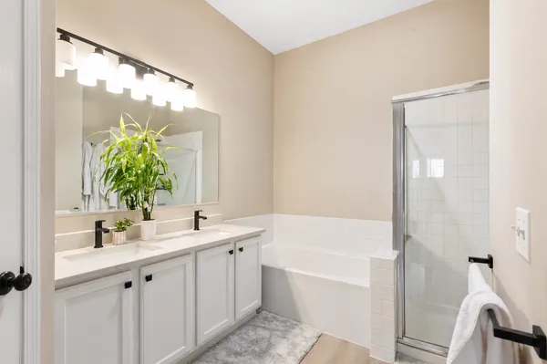 $3,150 | 206 Madison Drive, Unit 206, Streamwood, IL 60107