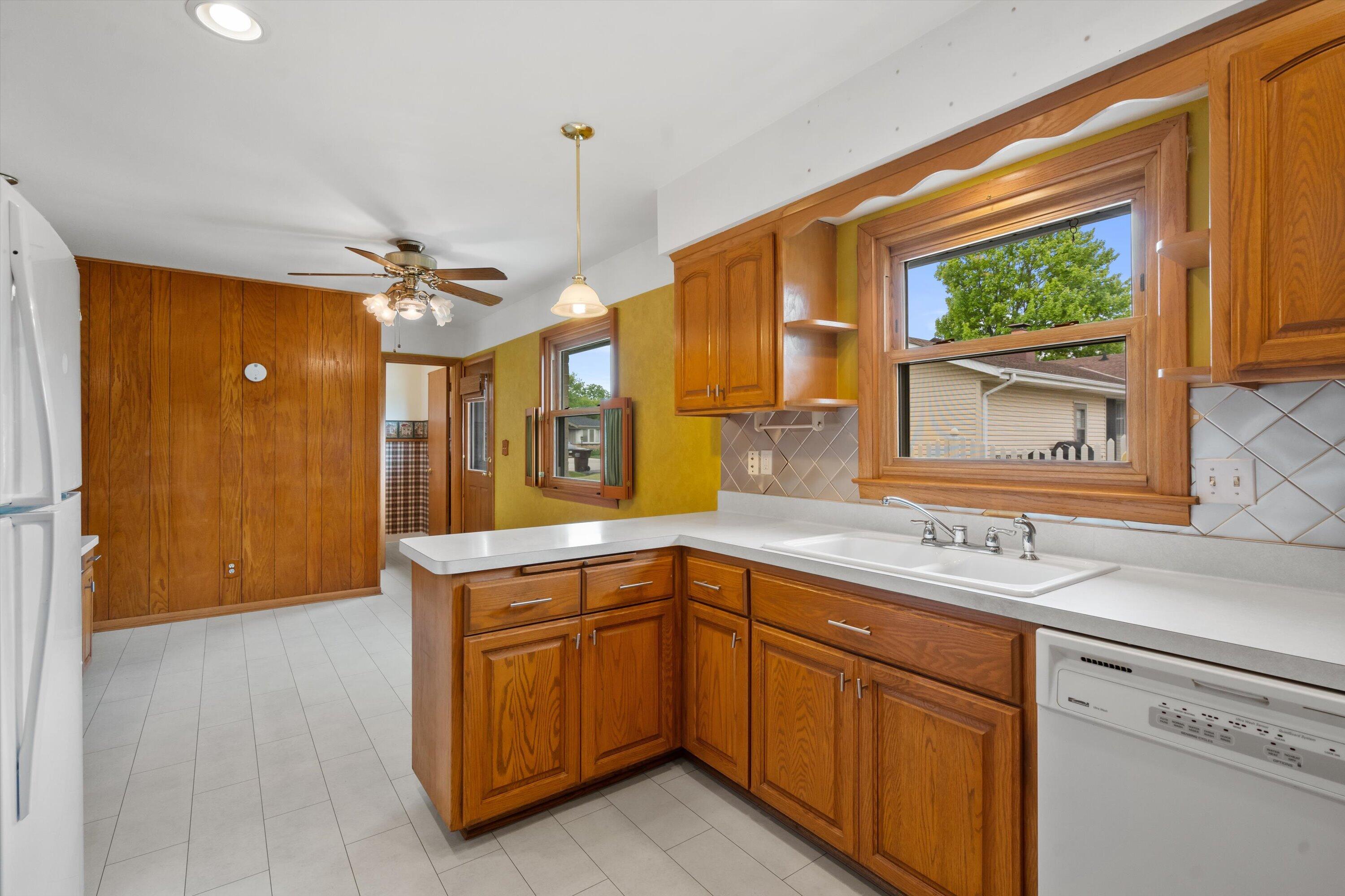 3028 Valley Forge Street Caledonia, WI 53404 - Photo 50 of 50 Kitchen