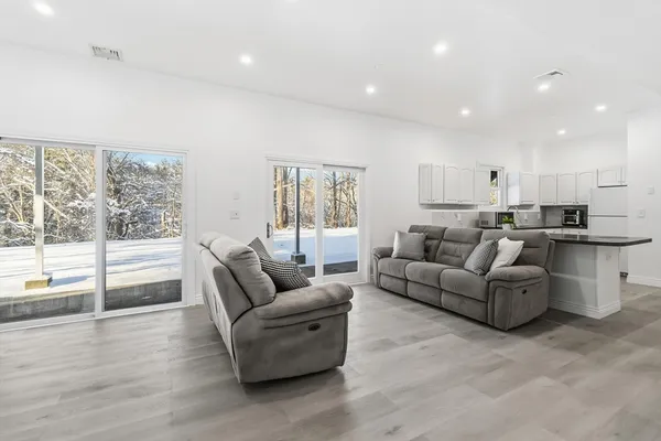 $8,500 | 183 Gardner Street, Hingham, MA 02043