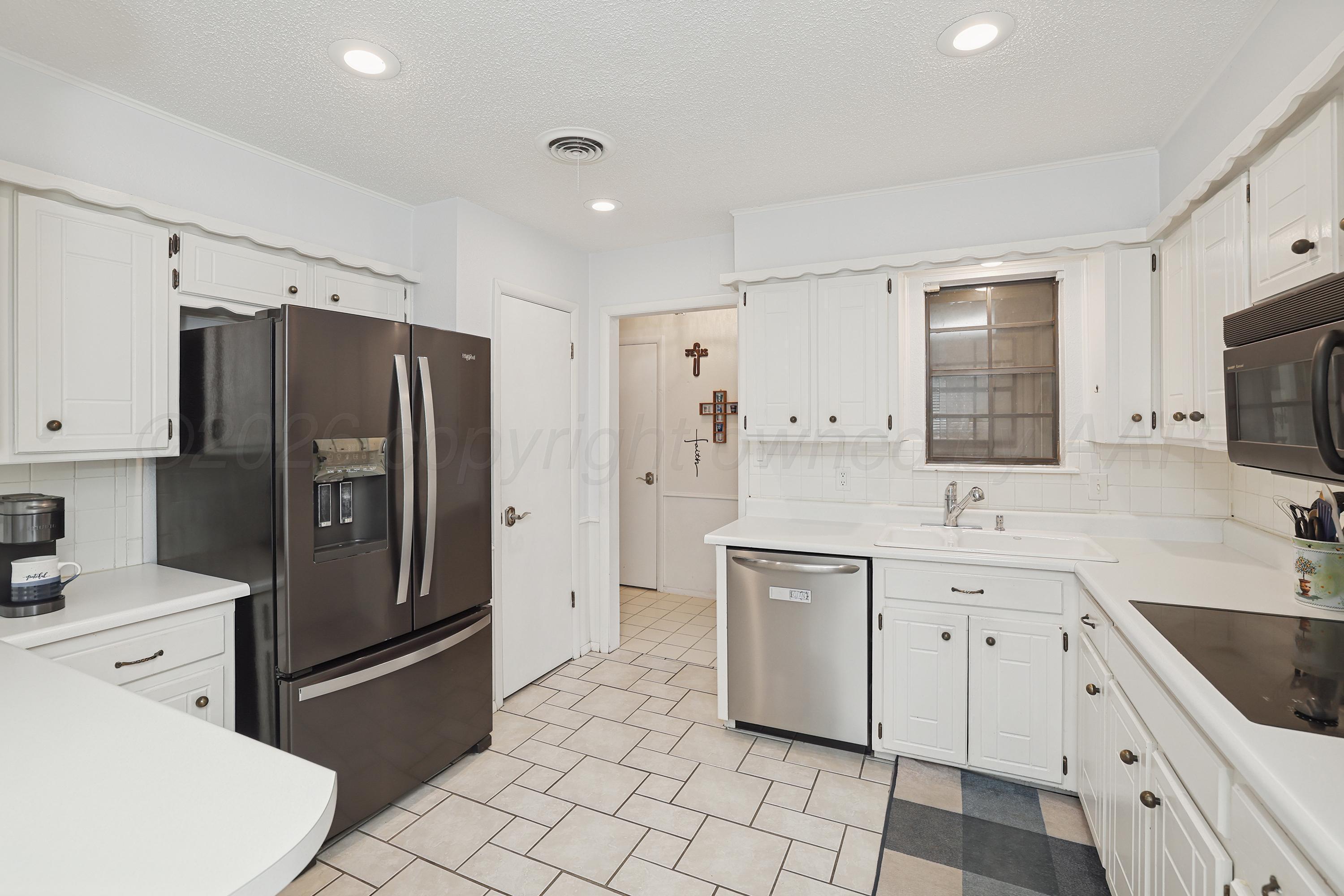 4433 Summit Circle Amarillo, TX 79109 - Photo 8 of 26 9-Kitchen
