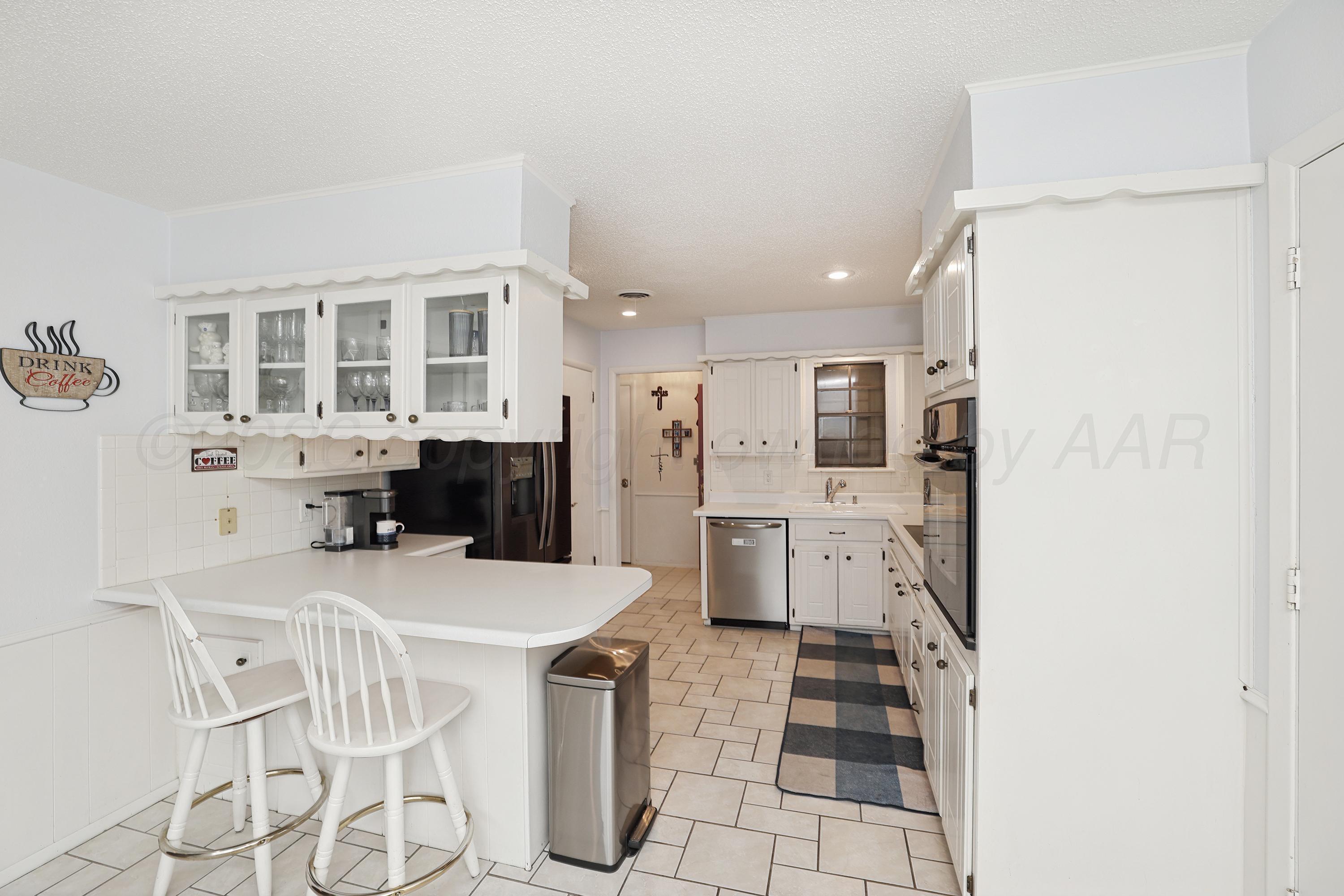 4433 Summit Circle Amarillo, TX 79109 - Photo 9 of 26 10-Kitchen