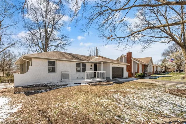$315,000 | 517 Stacey Drive, Belton, MO 64012