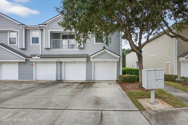 $1,750 | 7067 Deer Lodge Circle, Unit 105, Jacksonville, FL 32256