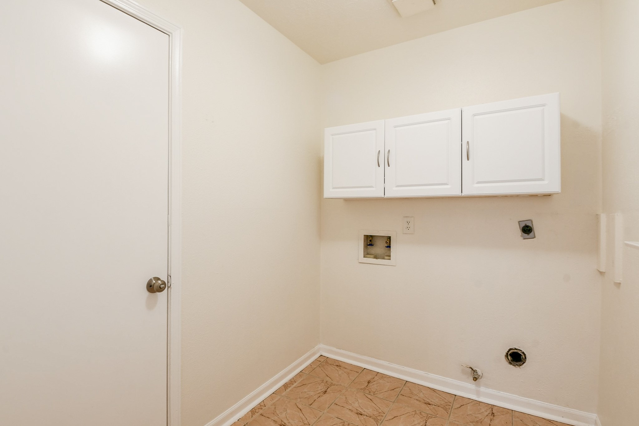 26 Yewleaf Road The Woodlands, TX 77381 - Photo 19 of 21 a bathroom with a sink