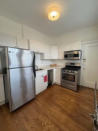 $4,000 | 429 Washington Street, Unit 6, Brookline, MA 02446