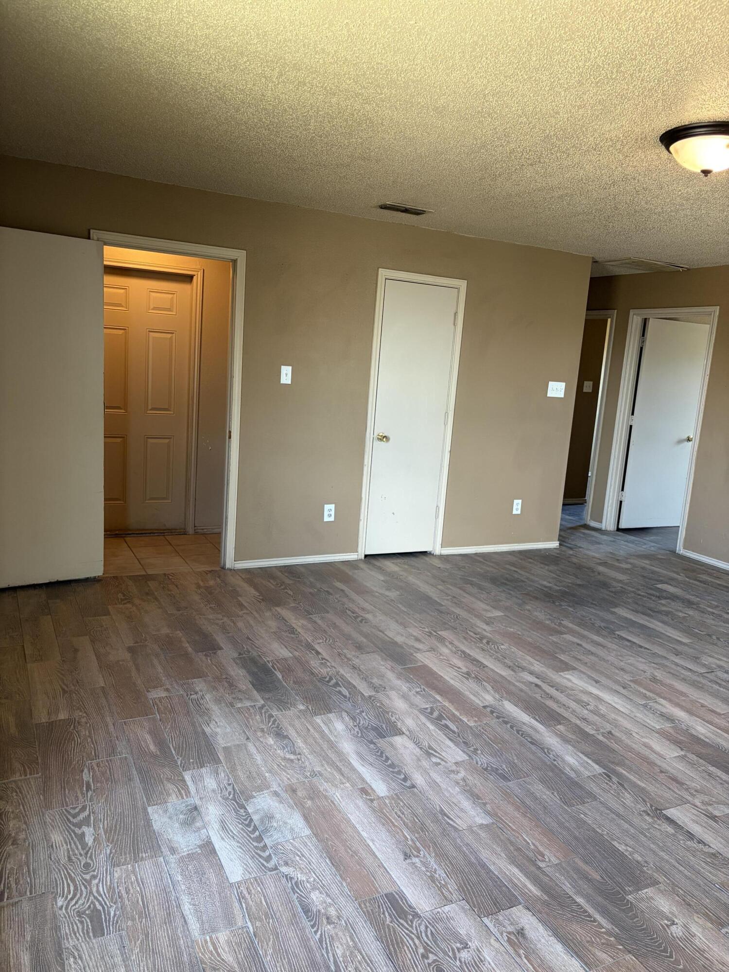 817 Ute Avenue Lubbock, TX 79403 - Photo 5 of 28 IMG_3922